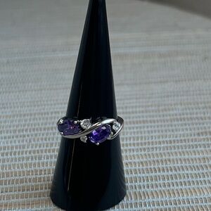 Purple and silver stoned silver ring- size 7